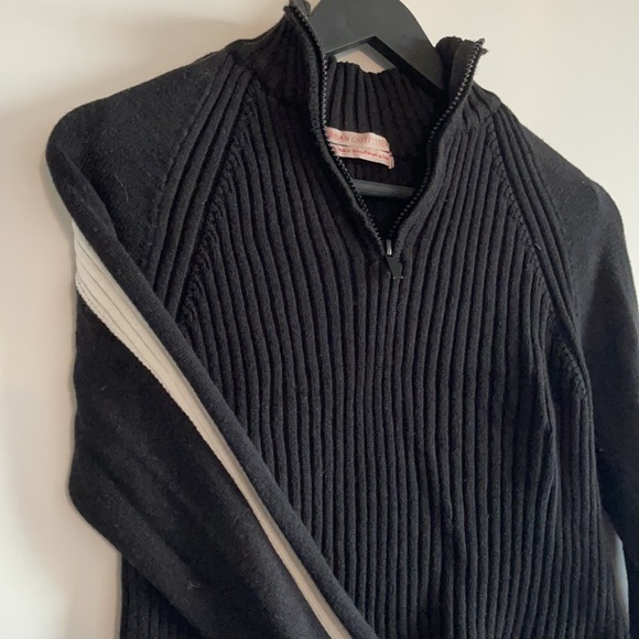 Urban Outfitter Cropped sweater - Picture 2 of 3